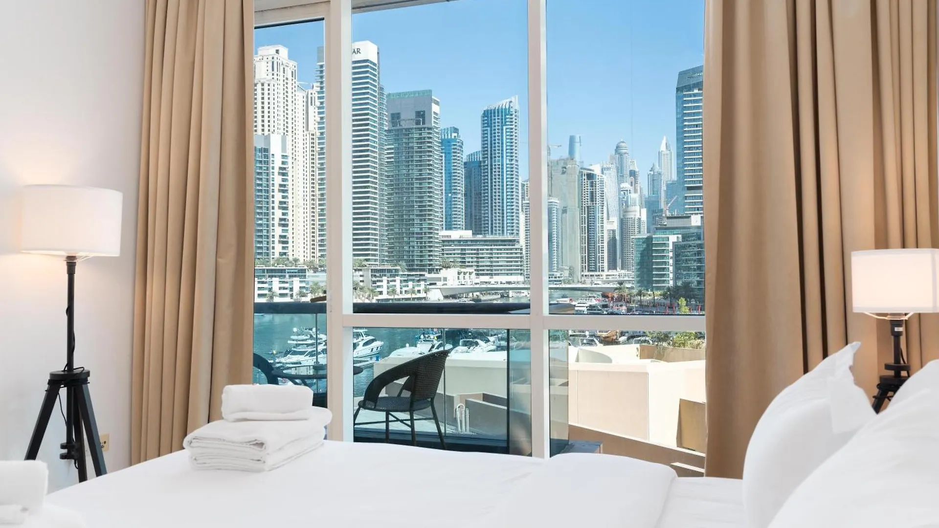 Stylish 1-Bedroom With Breathtaking Views At Dubai Marina Holiday home