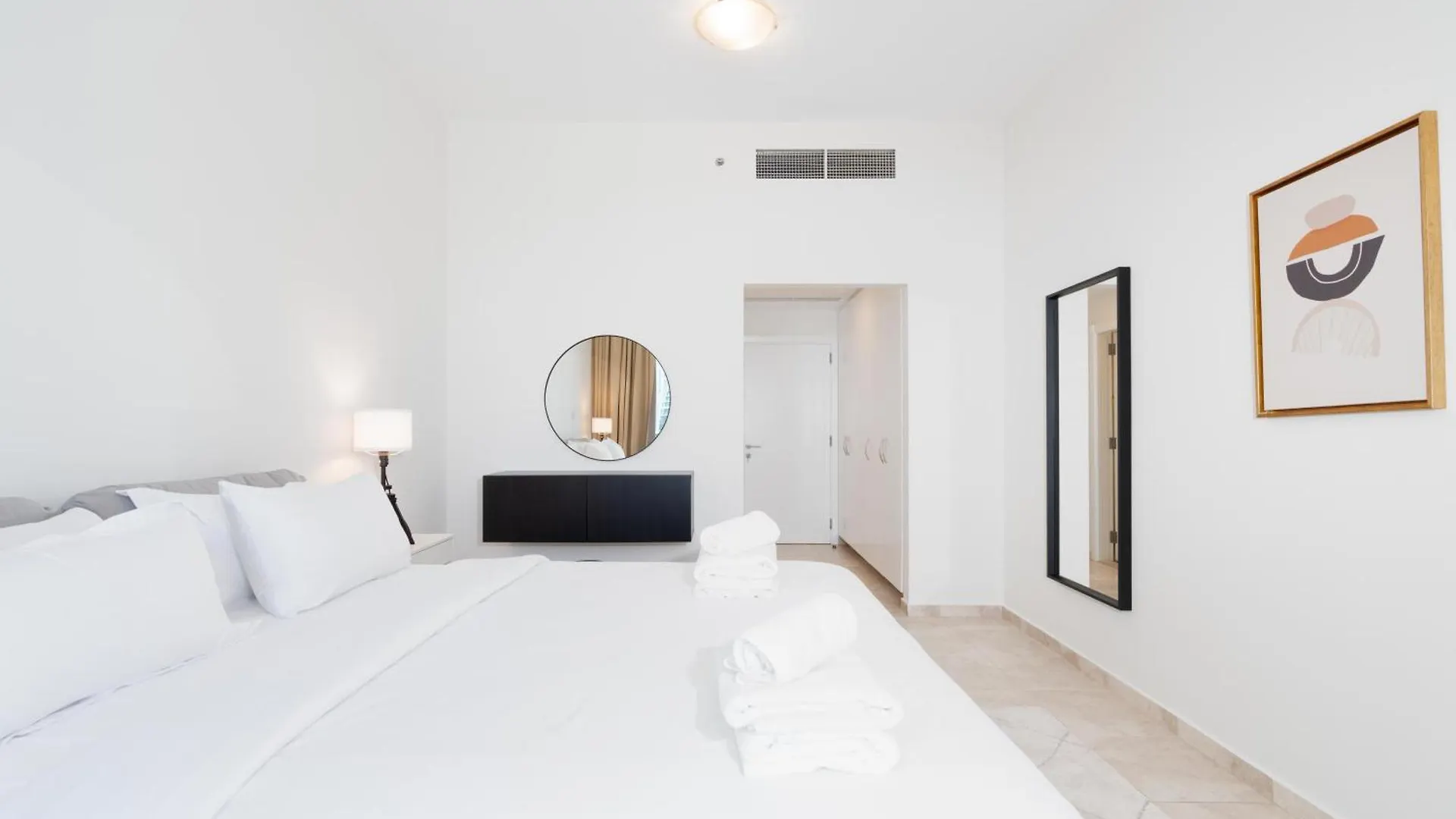 Stylish 1-Bedroom With Breathtaking Views At Dubai Marina Holiday home
